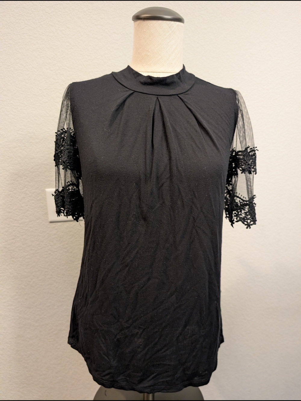 Willow Women's Sz L Black Lace Sleeve Mock Neck Women's Top